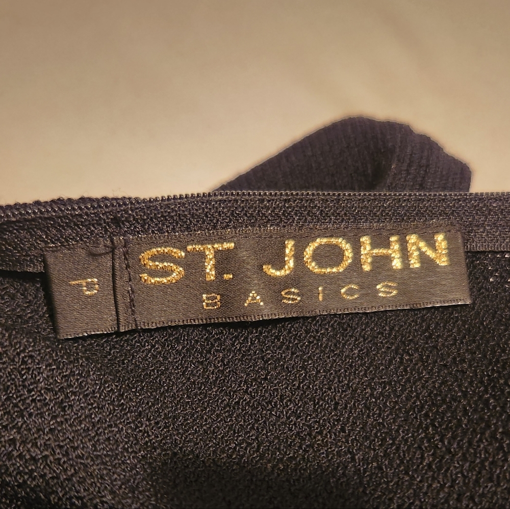 St. John Basic Black Top. - image 3
